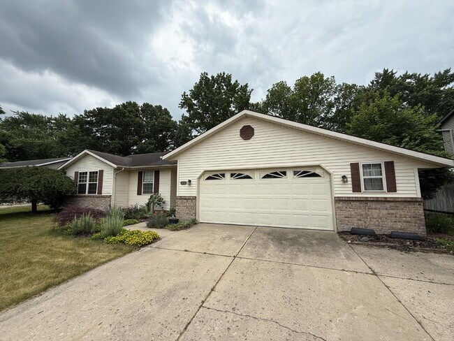 Building Photo - Charming 3-Bedroom Home with Finished Base...