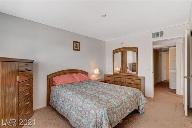 Building Photo - 5710 E Tropicana Ave