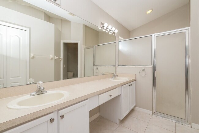 Building Photo - 7602 Citrus Blossom Dr