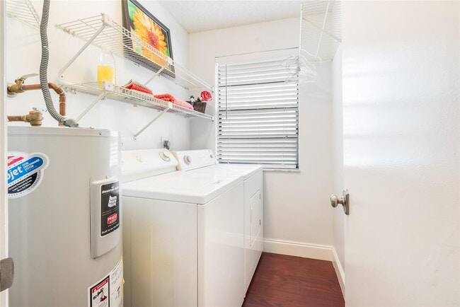 Building Photo - 7920 NW 11th Ct