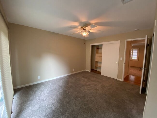 Building Photo - Well maintained 3 bed 2 bath home in Thousand Oaks neighborhood available!