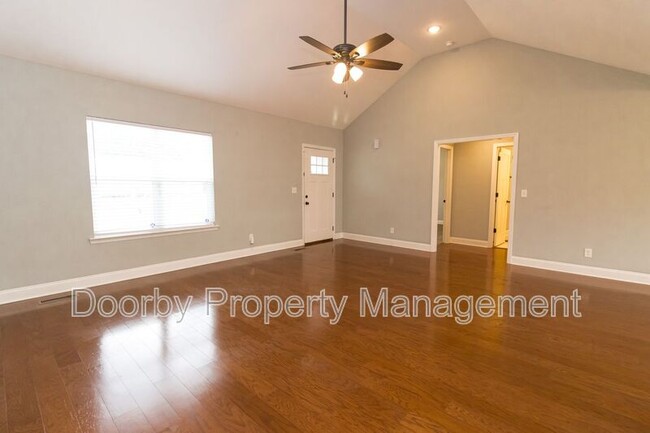 Building Photo - 4436 Oakwood Dr