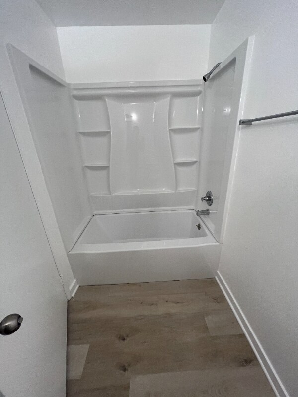 Building Photo - 555 Oak St