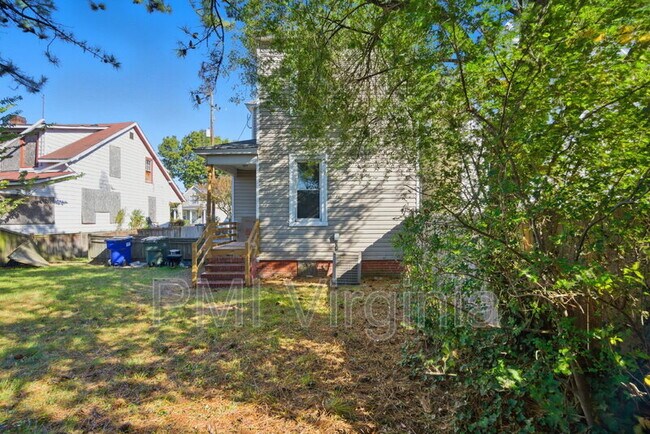 Building Photo - 527 W 26th St