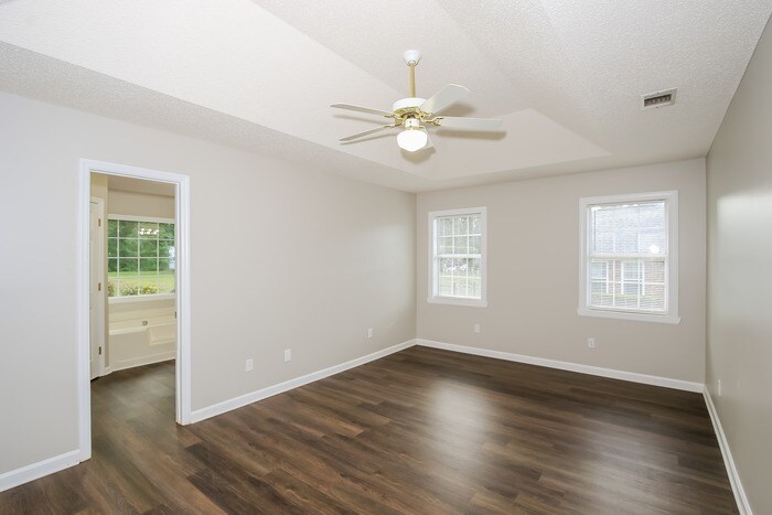 Building Photo - 4728 Waltons Cir