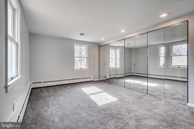 Building Photo - 427 Greenwood Rd