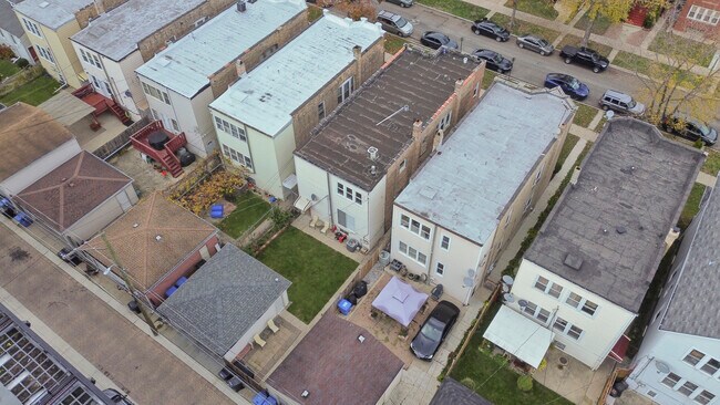 Building Photo - 4239 W Melrose St