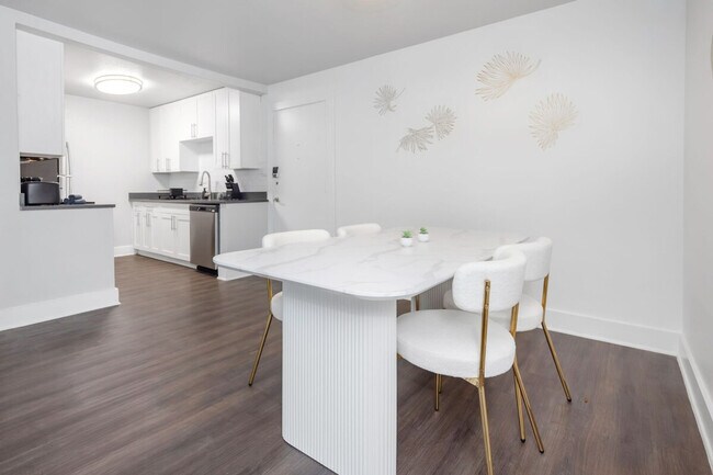 Building Photo - 4301 W Cleveland St