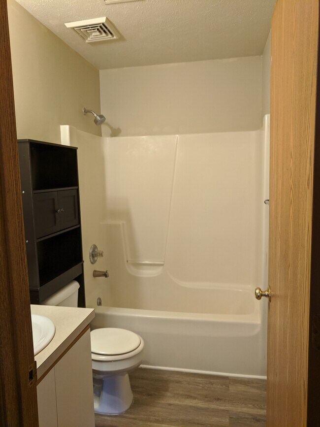 Building Photo - 119 Bambi Ct