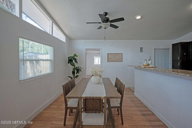 Building Photo - 2565 Burlingame Dr W
