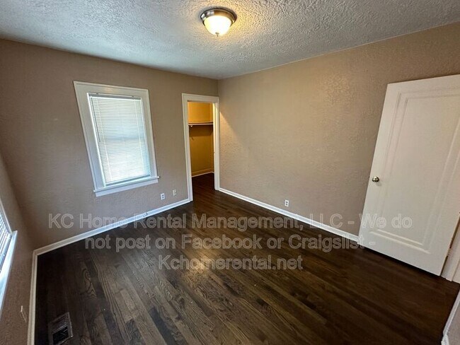 Building Photo - 6838 The Paseo