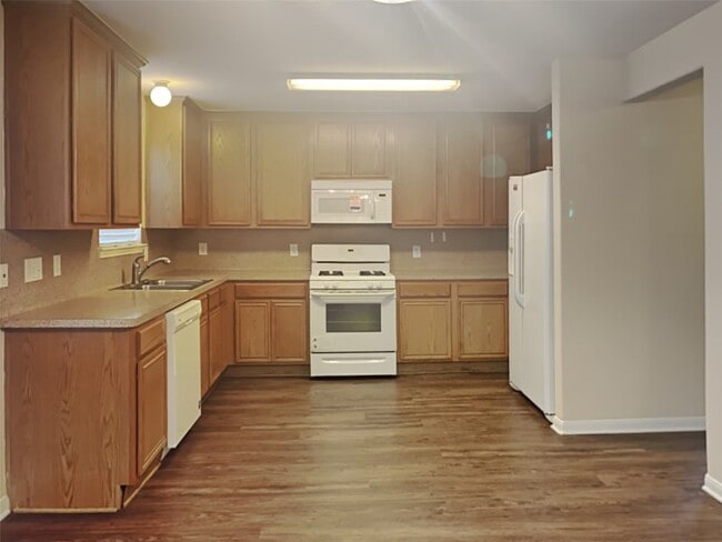 Building Photo - 1913 Plum Falls Ln