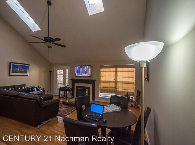 Building Photo - 3 br, 2.5 bath House - 529 Kristy Court