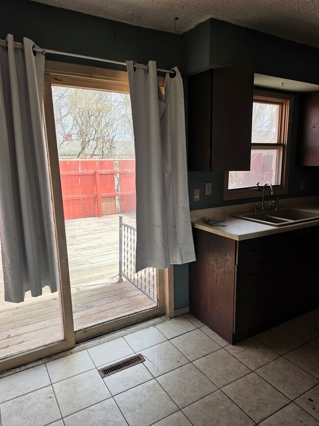 Building Photo - Beautiful 2-Bedroom Duplex Available!