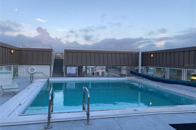Building Photo - 1500 Park Beach Cir