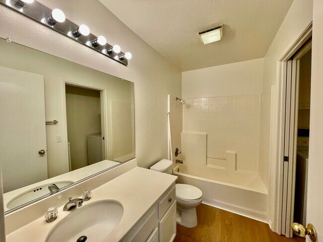 Building Photo - Charming 2bdrm/2ba in Foothill Ranch