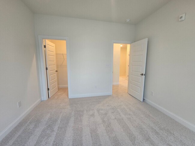 Building Photo - Brand Spankin' New Condo on White St!