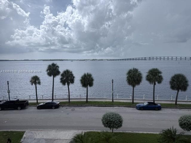 Building Photo - 1440 Brickell Bay Dr