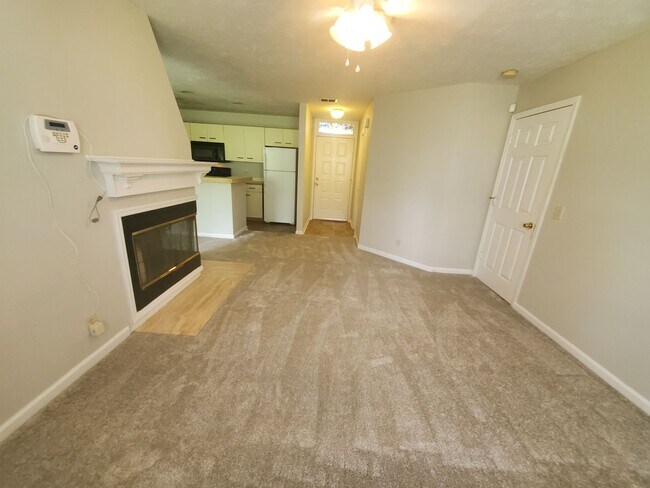 Building Photo - 6821 Willowbrook Dr