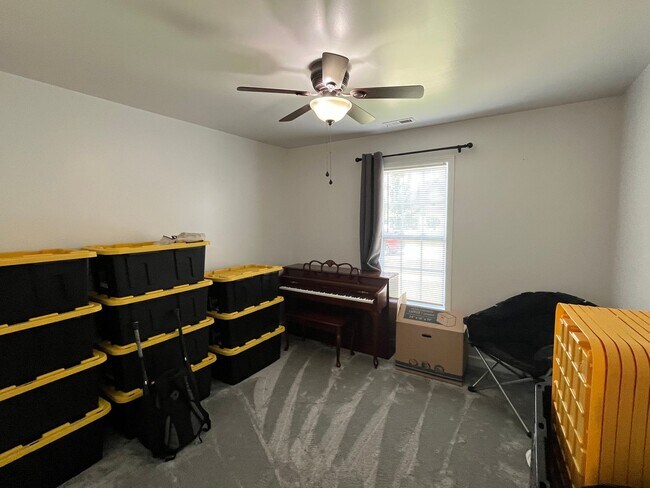Building Photo - Spacious 3 Bed, 2 Bath Home in Westgate