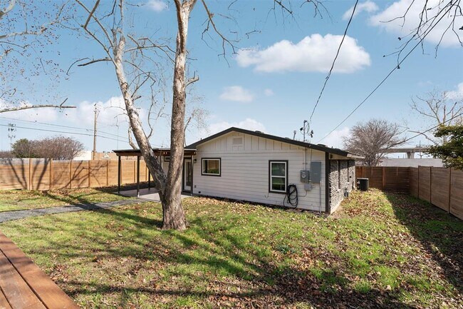 Building Photo - 8516 Contour Dr