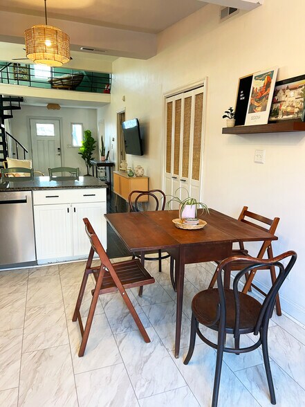 Building Photo - 2006 Maplewood Ave