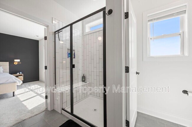 Building Photo - 2020 Moonraker Dr