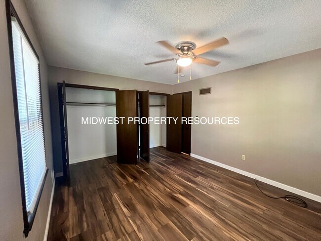 Building Photo - Freshly Updated 3 Bedroom Duplex