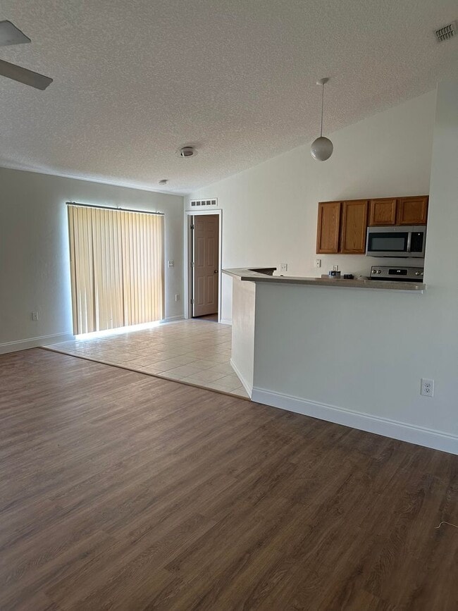 Building Photo - Compass Pointe