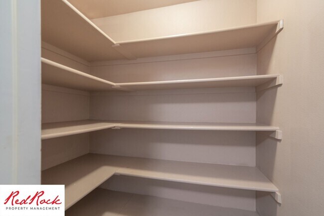 Building Photo - Pet Friendly - 4 Bed 2 Bath for rent in St. George