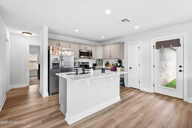 Building Photo - 18102 Evergreen Dr