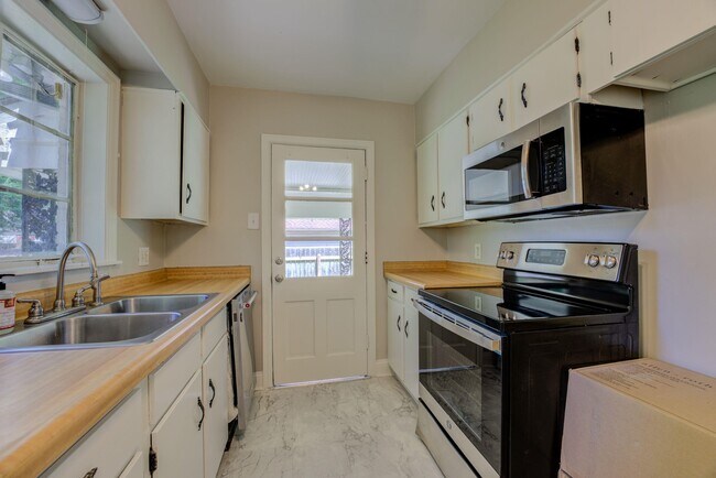 Building Photo - 4708 Chip Rd