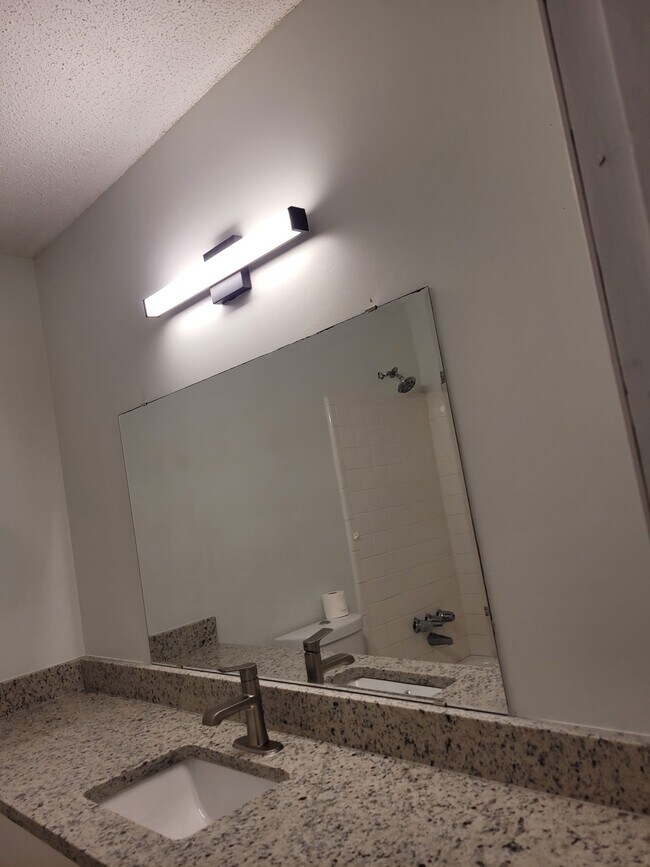 Building Photo - 2701 Cliffside Dr