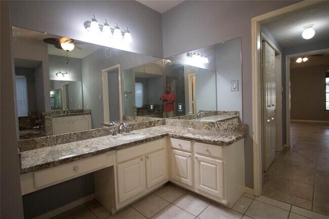 Building Photo - 310 Cheddington Dr