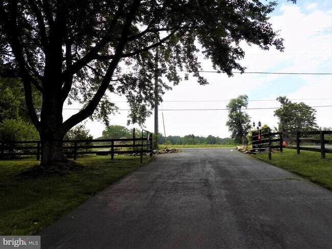 Building Photo - 313 Glenville Rd