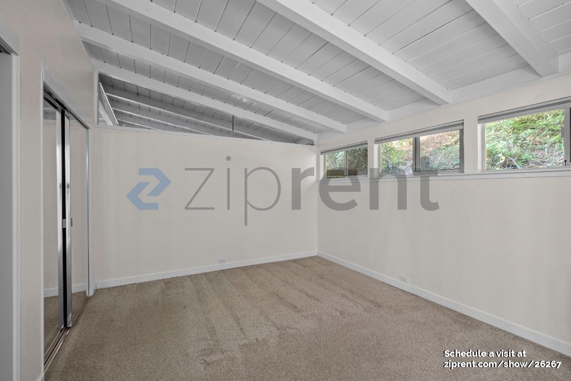 Building Photo - Unit