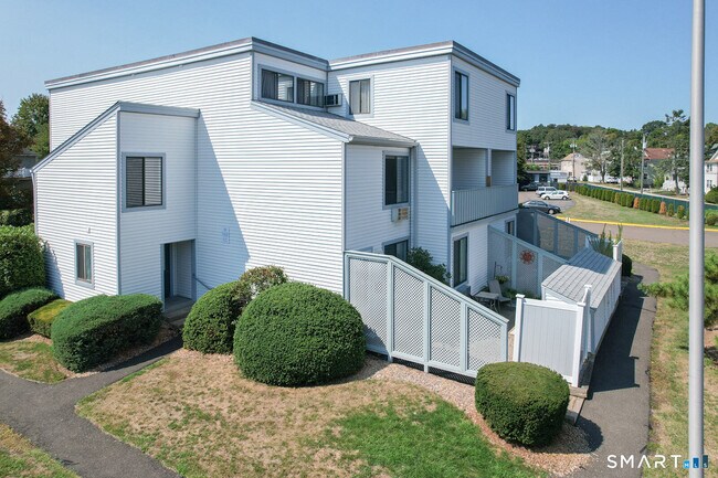 Building Photo - 2 Hamre Ln