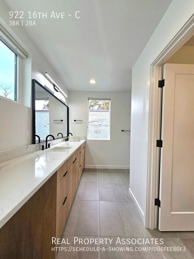 Building Photo - 922 16th Ave