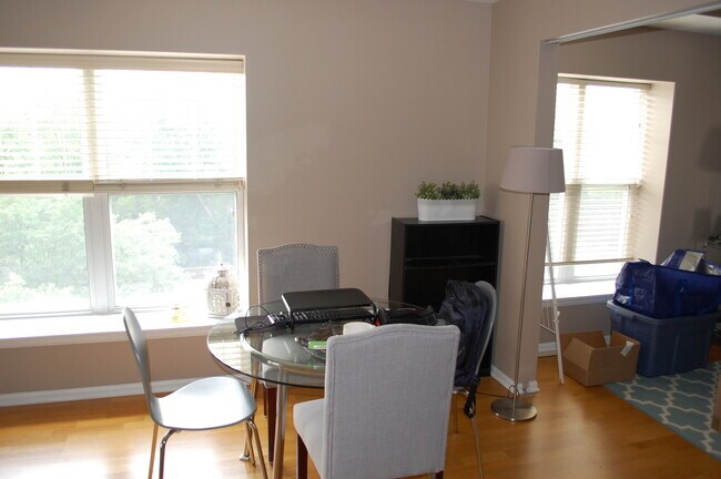 Building Photo - 440 W Mahogany Ct