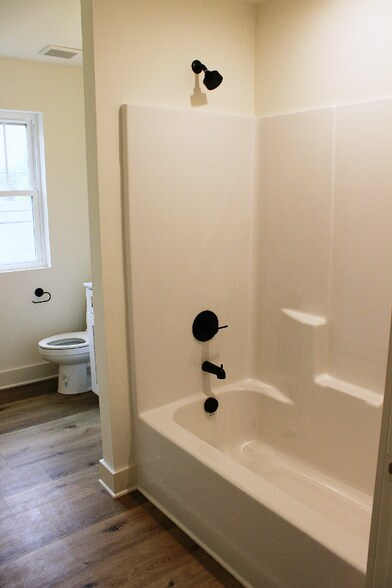Building Photo - 3349 Lakeside Pl