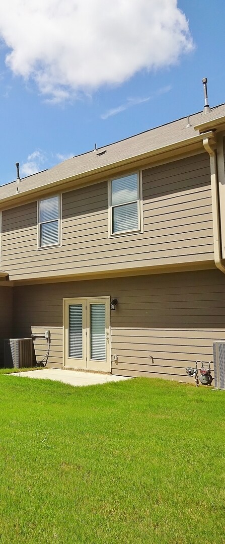 Building Photo - 555 Polo Way