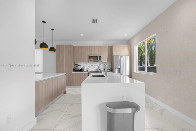 Building Photo - 10373 NW 68th Terrace