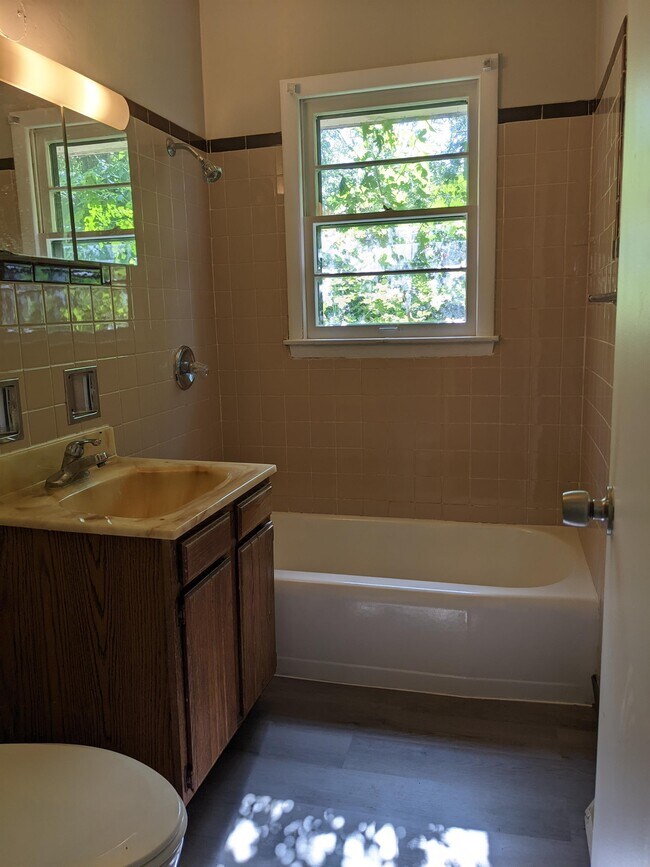 Building Photo - 3316 Alida St