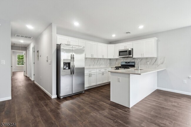 Building Photo - 889 S 17th St