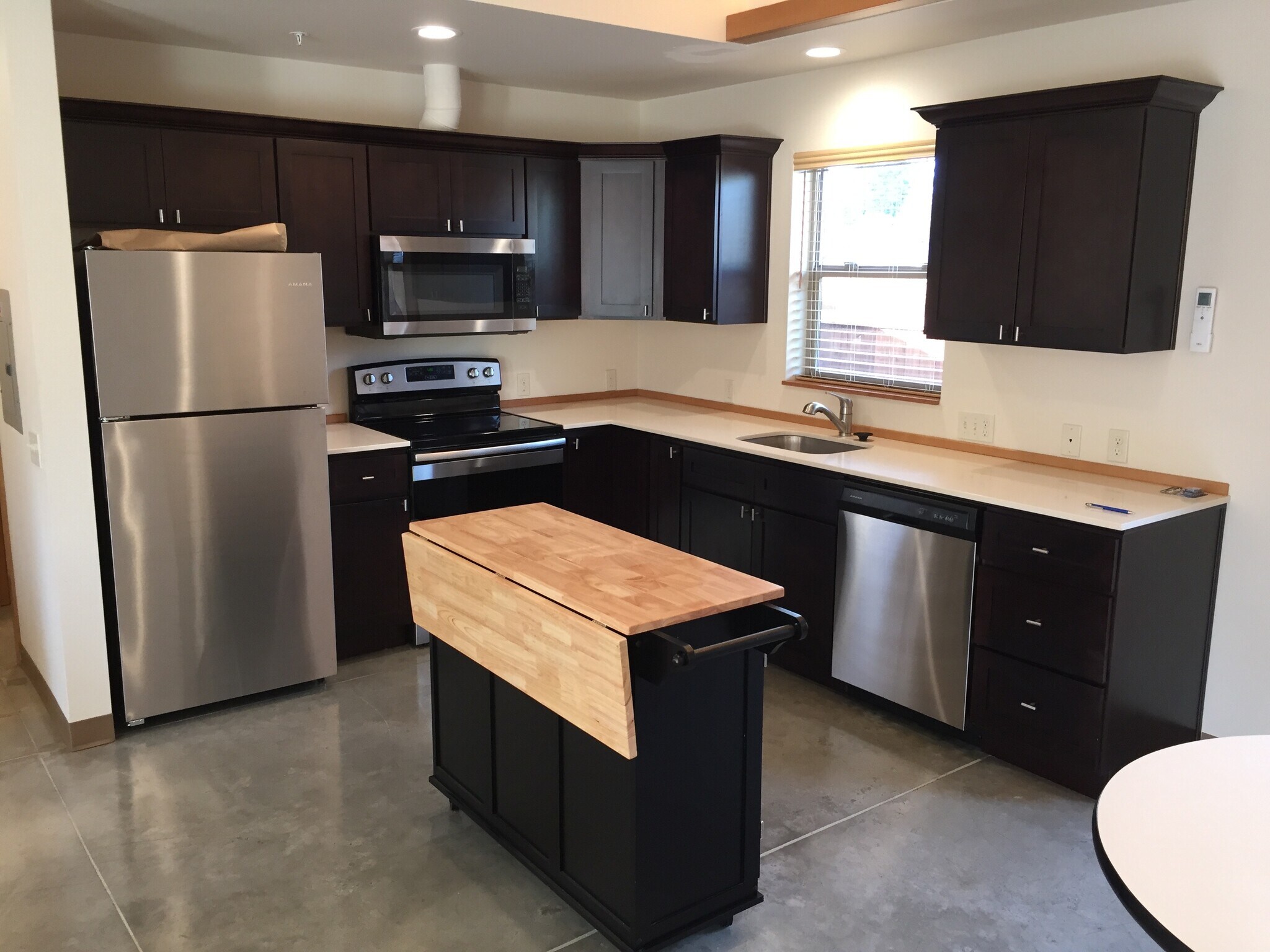 Building Photo - 13643 E Burnside St