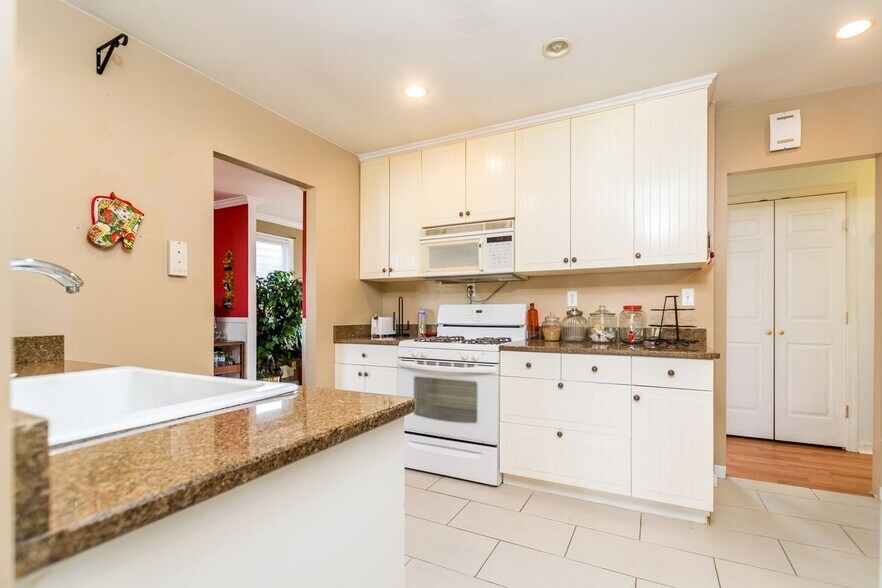 Building Photo - 4912 Upland Dr