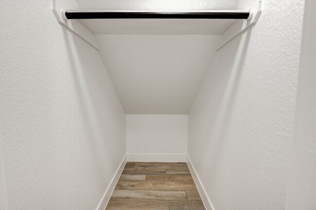 Building Photo - 132 Red Cascade Trl