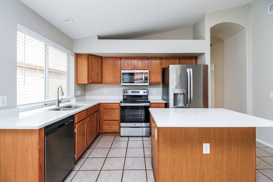 Building Photo - 7932 W Taro Ln