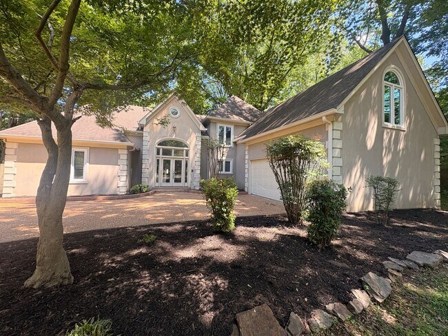 Building Photo - Newly Painted Germantown Home Minutes Away From Thornwood Market Row. Pets Are Welcome With Owner...