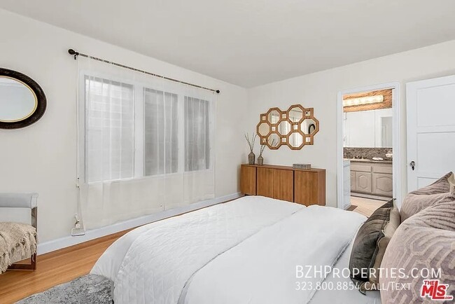 Building Photo - Charming Duplex in McCarthy Circle – Class...